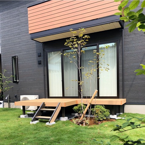 人工木デッキの庭 藤枝市 お庭づくりのアイデア集 ビスポークガーデンデザイン